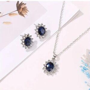 Designer Necklace & Earring Set ( NEW)